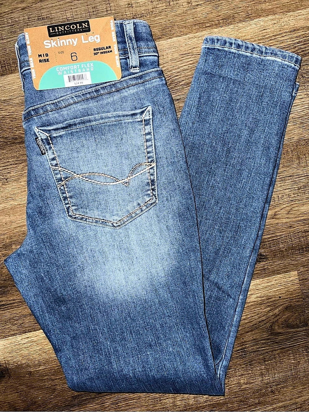 NWT INCOLN Outfitters Skinny Leg Mid Rise Jeans Blue Size 6.